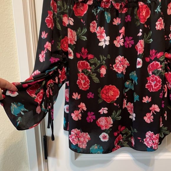 VINCE CAMUTO Floral Off Shoulder Blouse - Picture 11 of 15